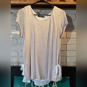 Kim & Cami Cream Short Sleeve Top